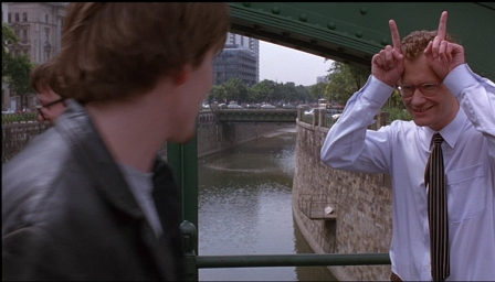 Ethan Hawke und Tex Rubinowitz auf der Wienflussbrücke